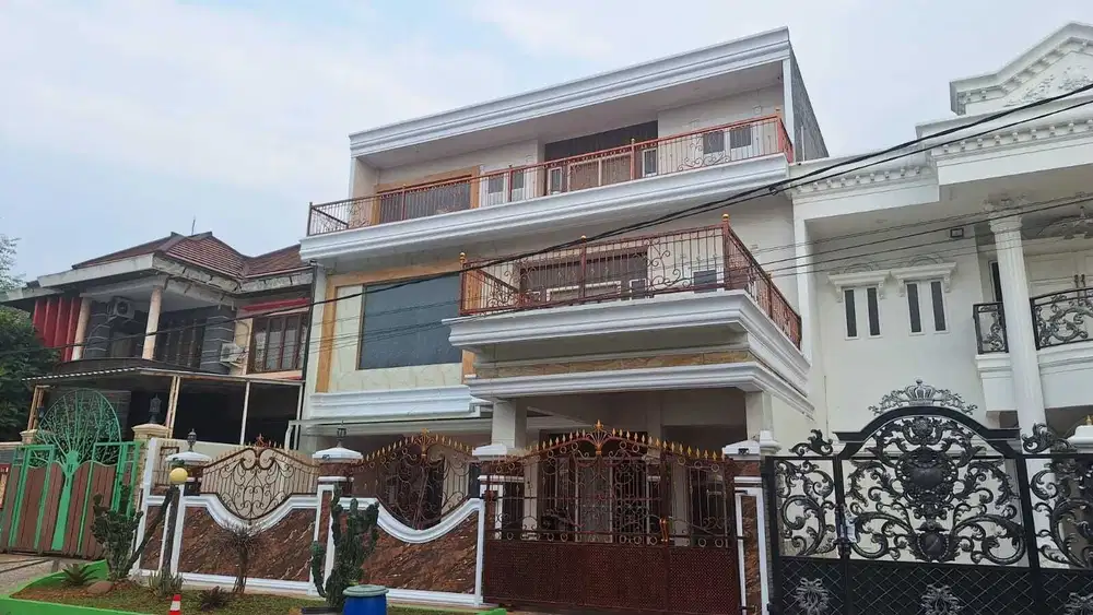 DIJUAL Rumah di Cipondoh Taman Royal Full Furnished Bagus