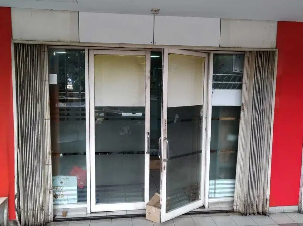 dijual murah kios 2 muka  gandeng di komp perdagangan glodok