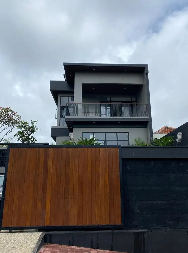 Villa mewah ekslusif 4 BR dekat Garuda Wishu Kencana Ungasan Bali