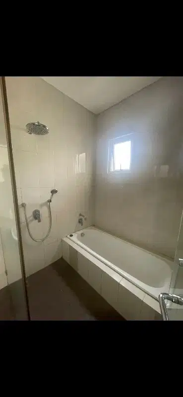 DISEWAKAN RUMAH PALM SPRING JAKARTA GARDEN CITY