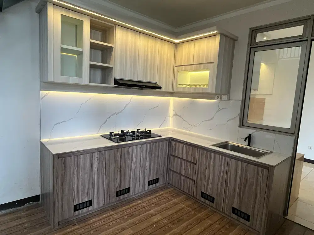 Rumah dengan Halaman Cantik di Kota Baru Parahyangan