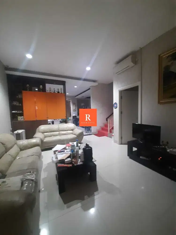 Dijual rumah 2 lantai dan 5 Kamar tidur  LT 144m² LB  324m²