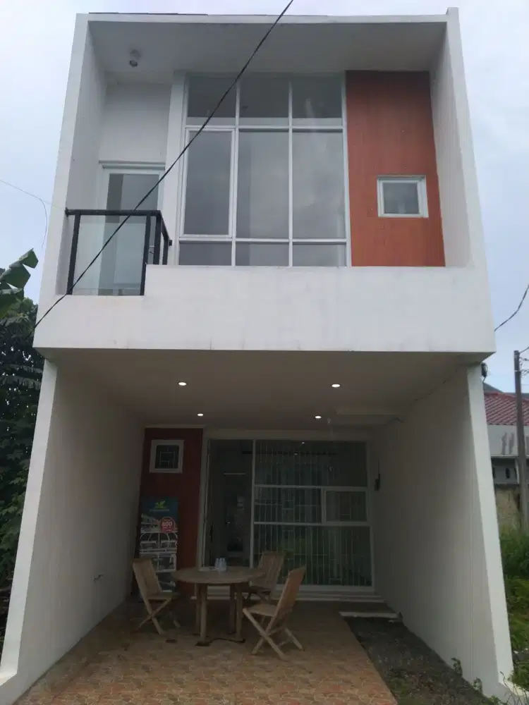 Hunian cantik 2 lntai Lokasi Dekat LRT Ciracas