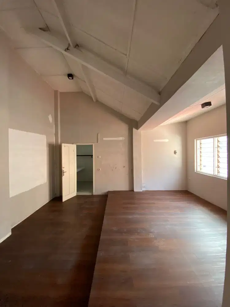 Disewakan Rumah Usaha Jl. Kampar Dekat Mayjend dan Diponegoro