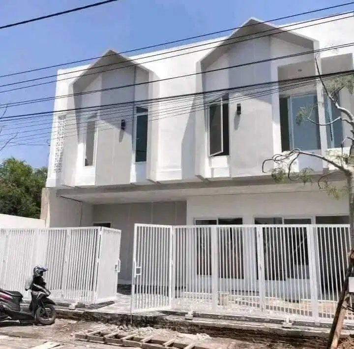 RUMAH 2LANTAI BAGUS STRATEGIS DI KOTA MOJOKERTO