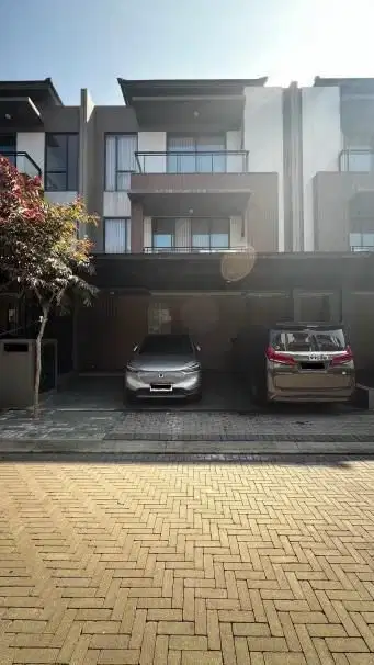 Jual Cepat Rumah Mewah 3 Lantai Furnish Siap Huni Kazumi Zora BSD City