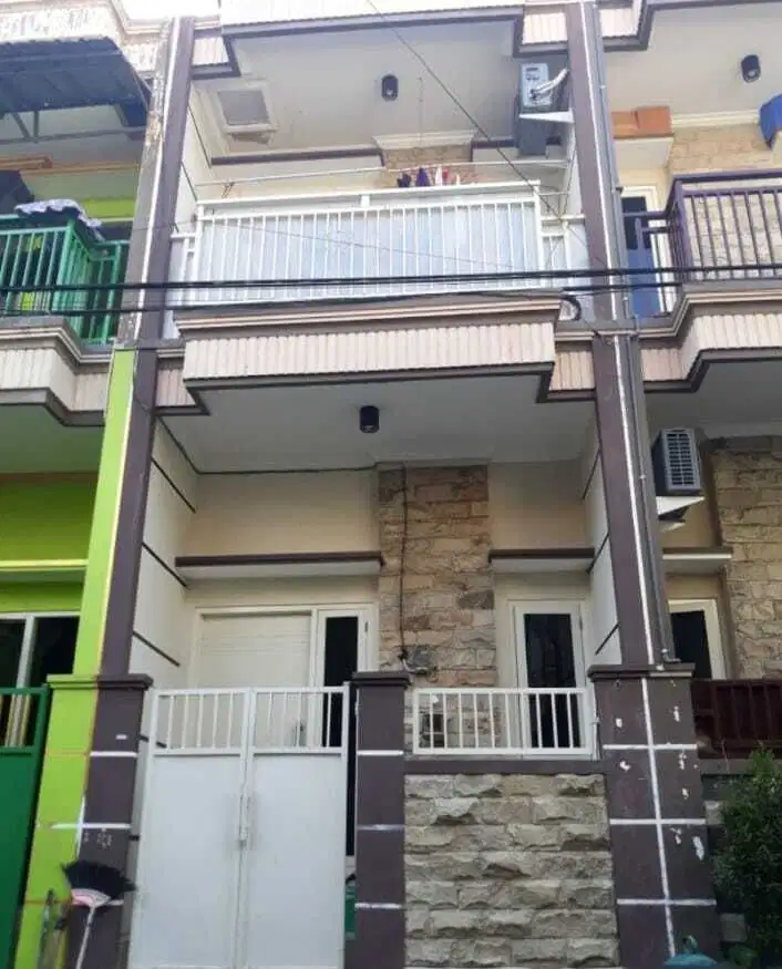 DEKAT PANTAI KENJERAN & GALAXY MALL Rumah 2 Lantai Setro Baru Surabaya