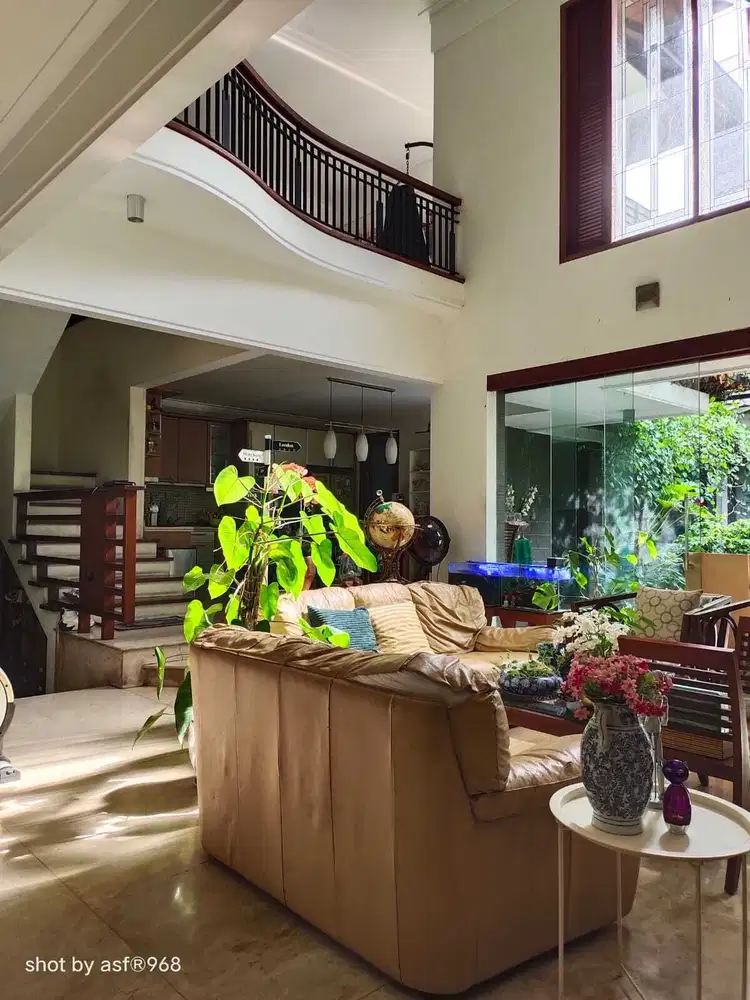 DIJUAL/DISEWAKAN RUMAH MEWAH DI LOKASI BISNIS TEBET BARAT