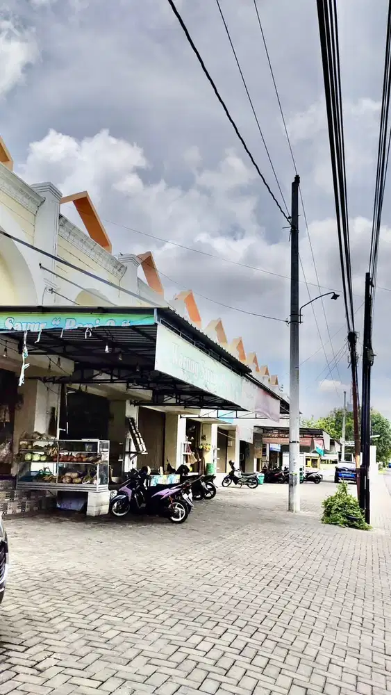 JUAL 2 RUKO DAN KOS 12 KAMAR TIDUR UTARA MOJOSONGO SOLO DEKAT RINGROAD