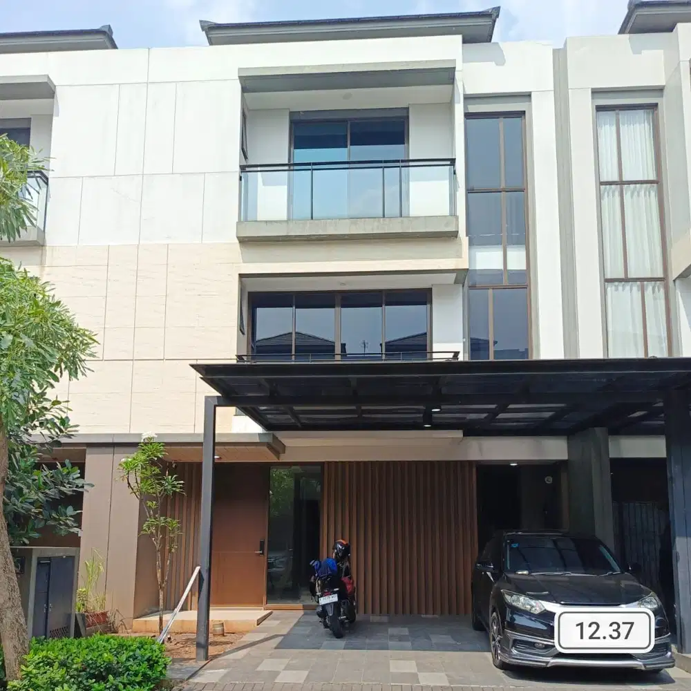 Disewakan Rumah mewah 2 lantai Cluster Zora BSD