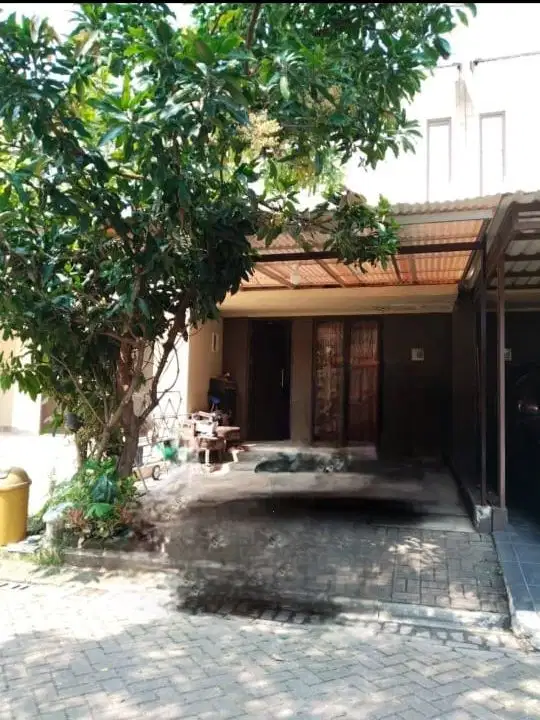 Di jual rumah dua lantai cluster graha raya