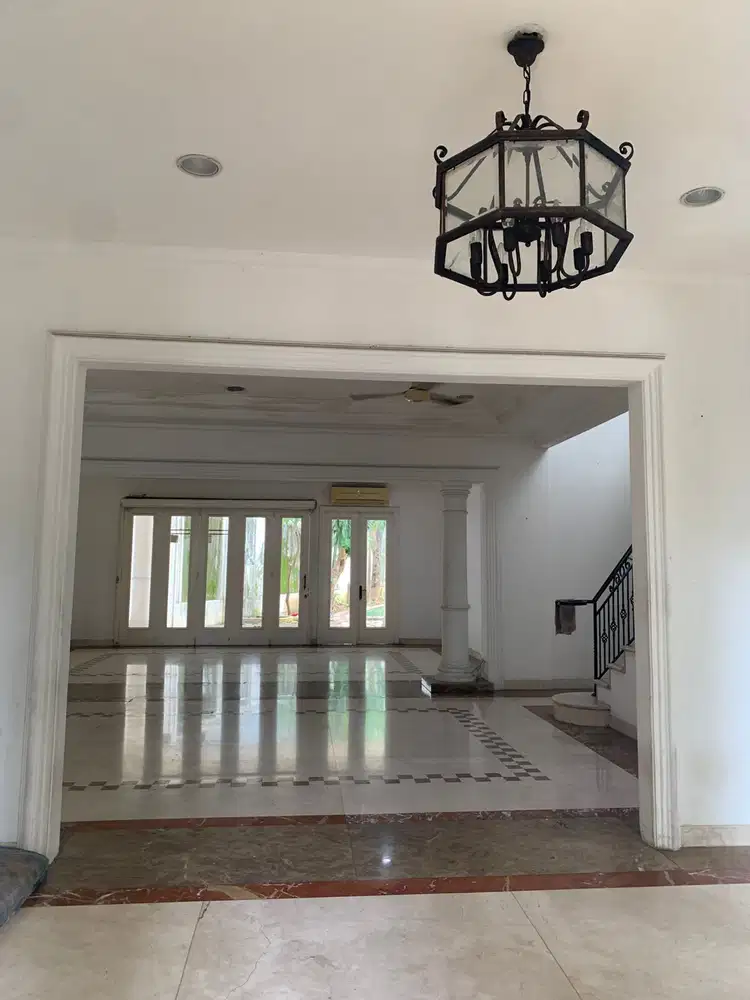 Disewakan  Rumah di jl. Lembang Menteng