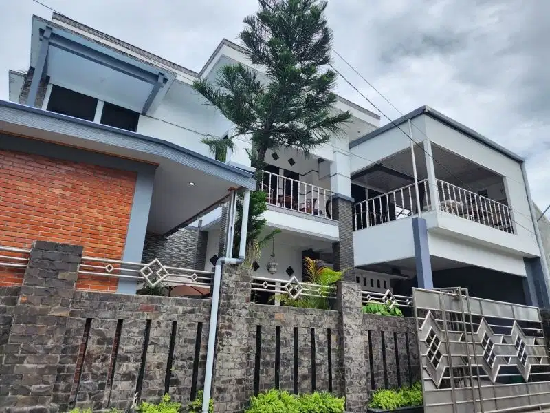 Rumah Mewah 2 Lantai 700 m2 di Manahan, Solo