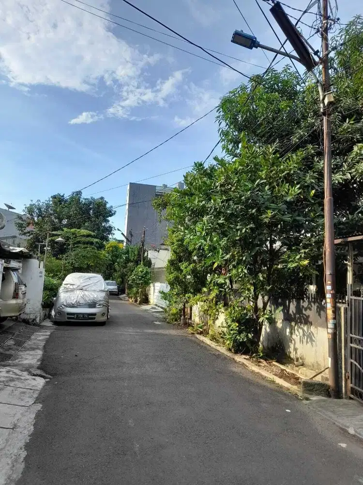 Dijual : Tanah (ada bangunan lama) di Puri Indah, Jakarta Barat