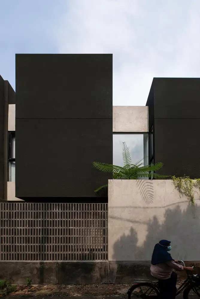 Dijual Rumah Bangunan Baru Furnished SHM di Tanjung Duren