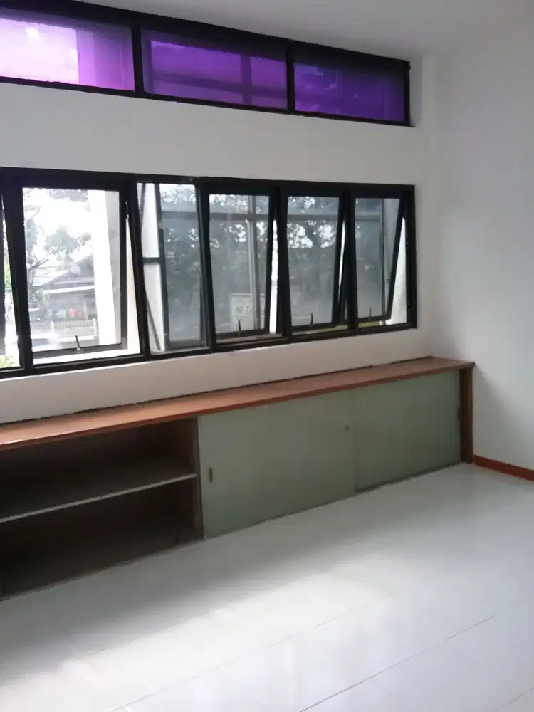 Ruko disewakan cempaka putih cemput jakpus jakarta pusat holland village rumah sakit , universitas  rawasari dwima taman solo cocok kantor