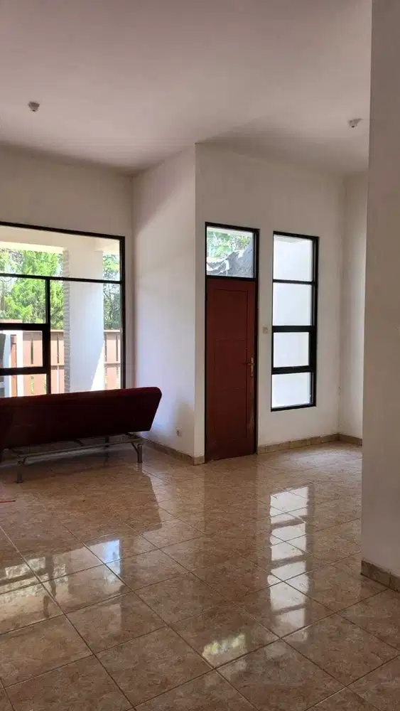 Di Jual Cepat 1 unit rumah komp.Villa Nusa Indah