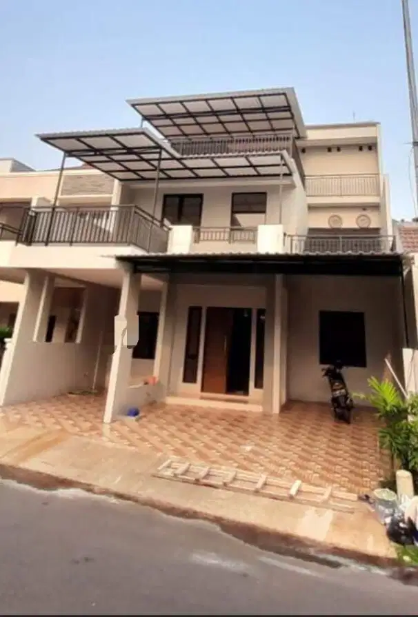 Kencana Loka BSD City 6+1 Kamar Tidur 3 Lantai Rapih Full Renovasi SHM