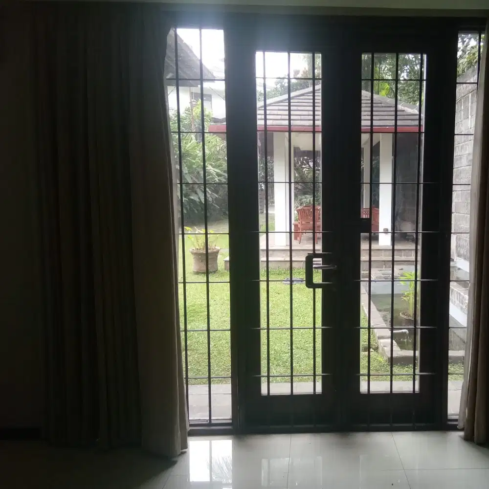 rumah mewah rasa villa di sayap Hegarmanah