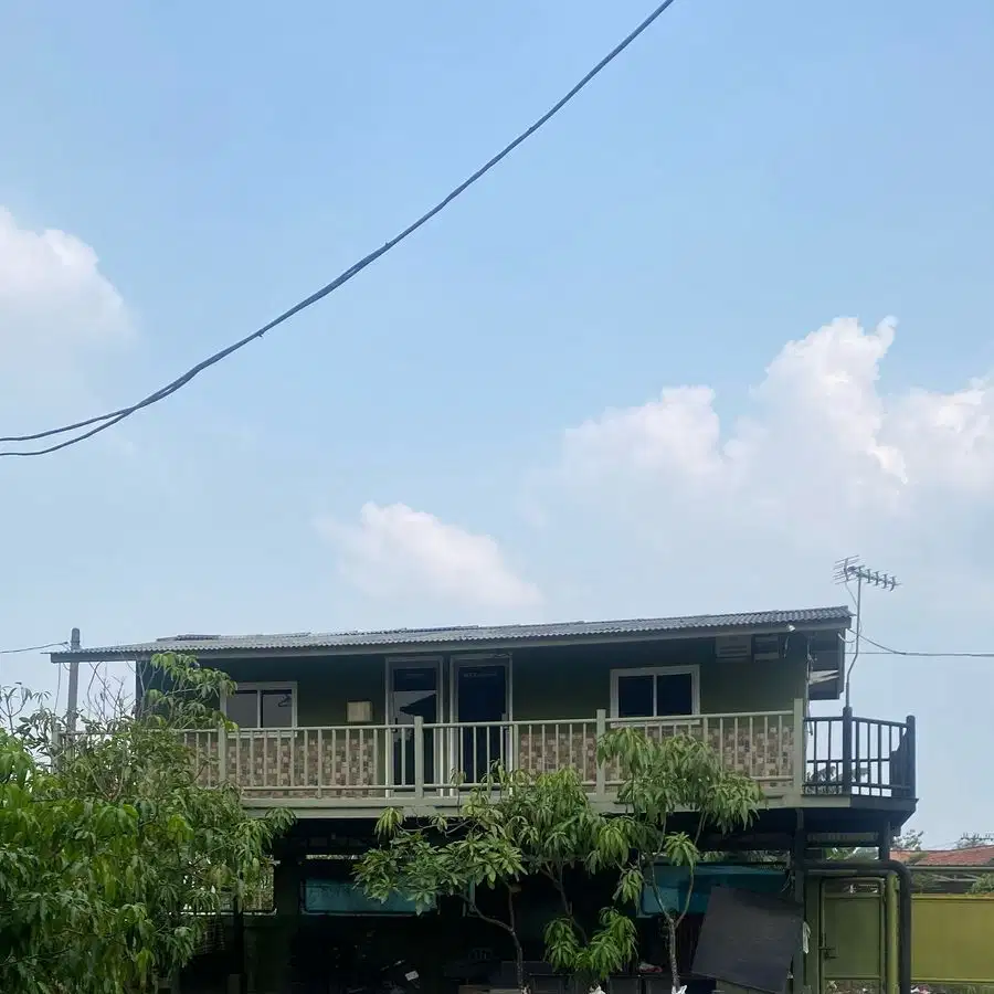 Di Juak Tanah Gudang Pool di Legok