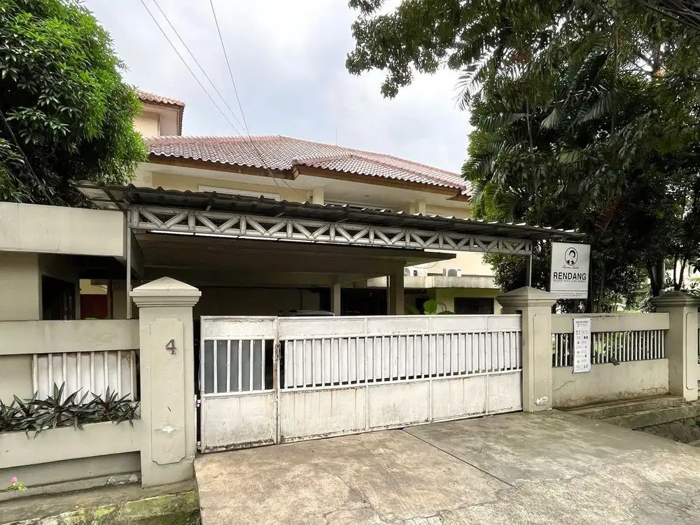 Rumah 2 lantai lokasi premium Jakarta Selatan