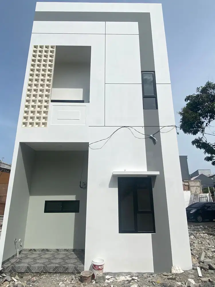 Rumah baru 2 lantai di tengah kota jakarta utara