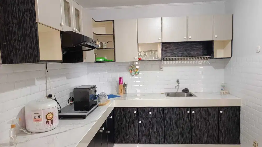 Baru renovasi minimalis perabot lengkap, murah di Crown Court Cikarang