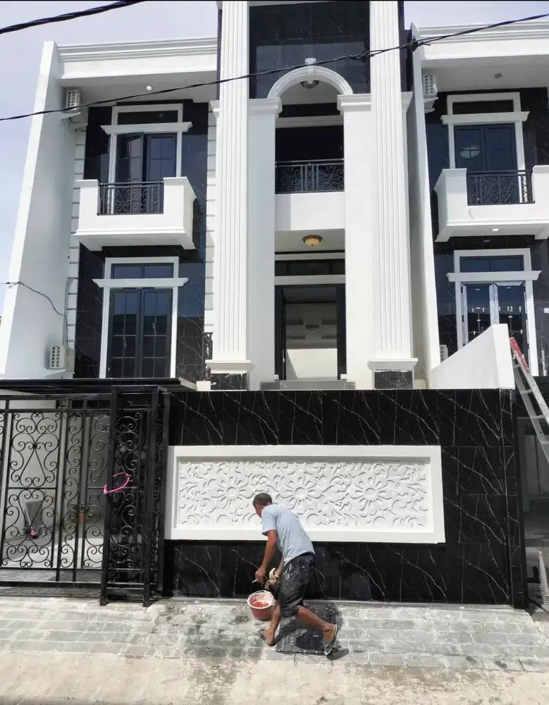 Jual Rumah Lux 3 Lantai Dekat Jalan Hertasning