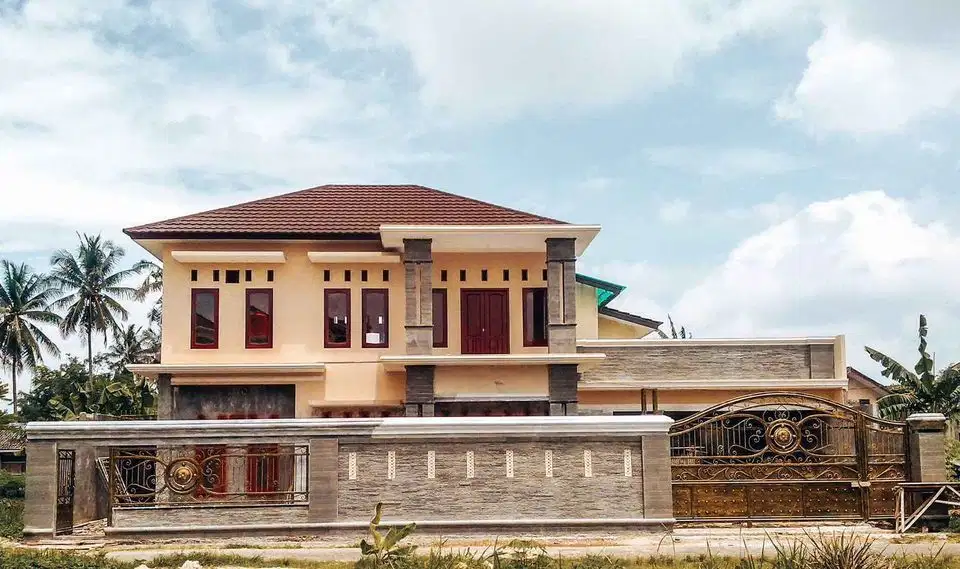 RUMAH DI KOTA SEPANG LABUHAN RATU