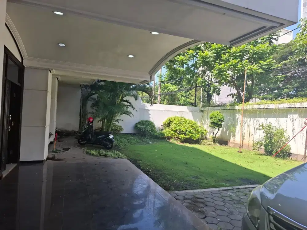 Rumah Usaha Manyar Kertoarjo (Bank, kantor, showroom)