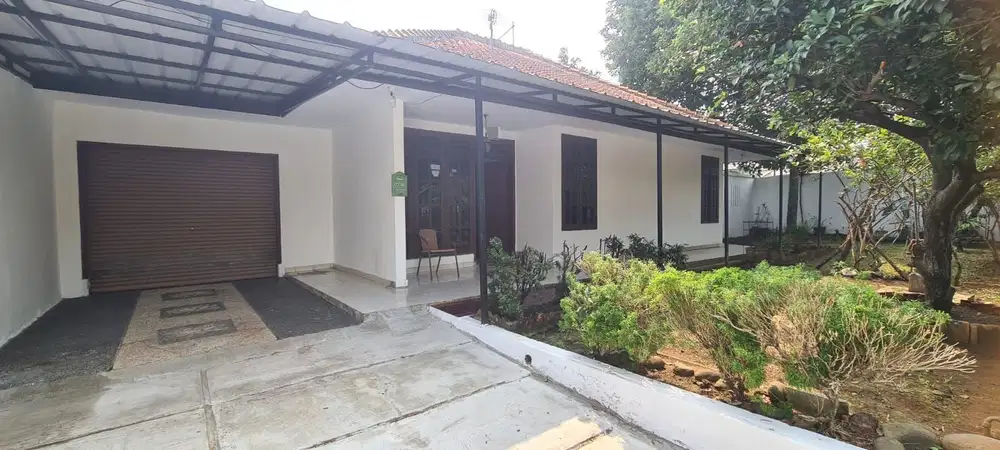 RUMAH SIAP HUNI DILENGKAPI TAMAN LUAS