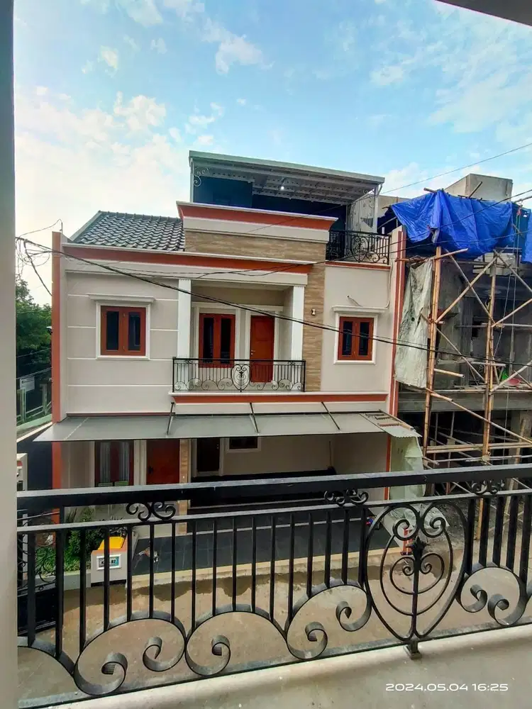 Dijual Rumah Baru Model Klasik Super Mewah Dekat Terminal Kp Rambutan