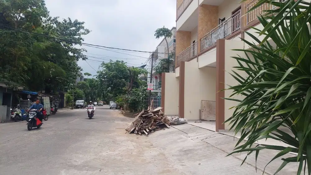 Rumah Ruko Taman Harapan Indah 4 Lantai Baru