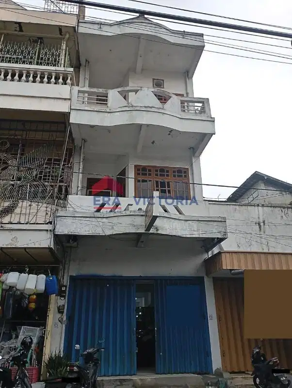 Ruko dijual strategis dekat area pasar dan Gudang Garam, sangat ramai