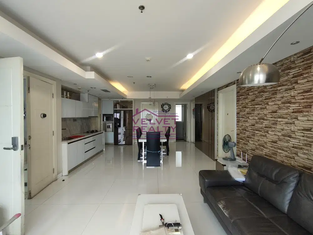 Disewakan Apt Royale Springhill Kemayoran 3+1BR Luas 196m2 VR1133