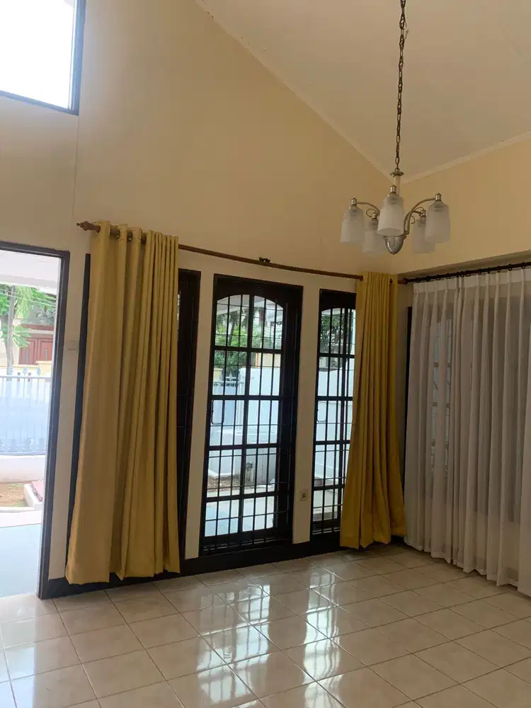 DISEWAKAN RUMAH DI PONDOK INDAH, SELANGKAH KE PIM