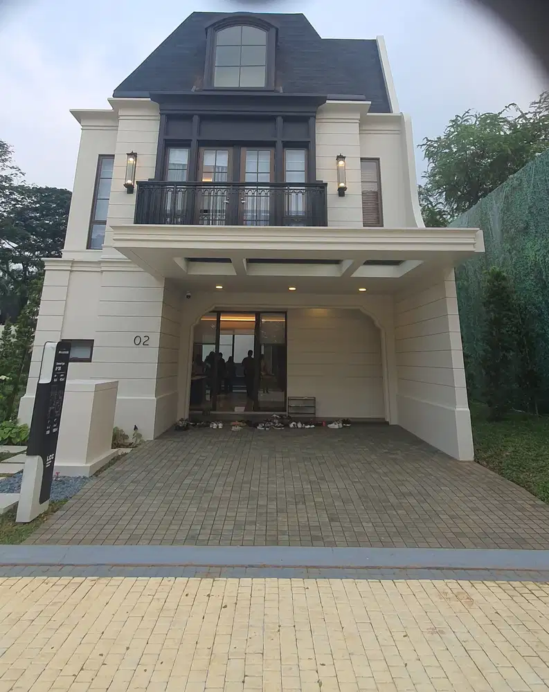 Allegra Casa De Lago Lippo Cikarang, Rumah View Danau, Cicilan Ringan