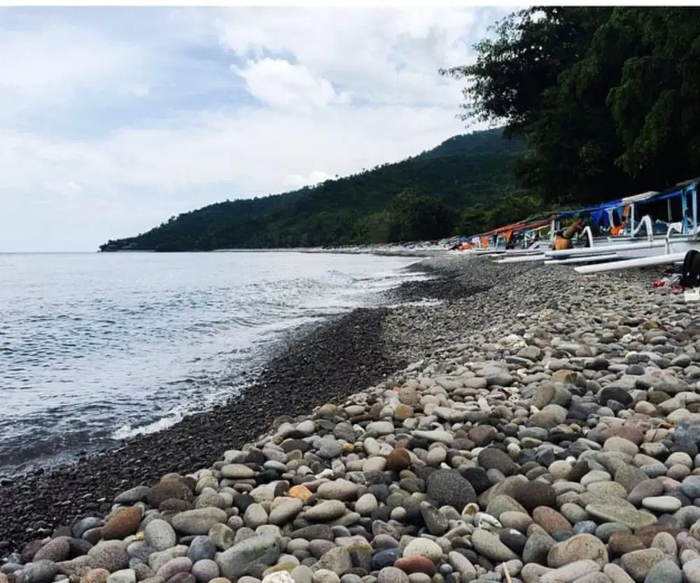 TANAH TEPI PANTAI AMED BALI
