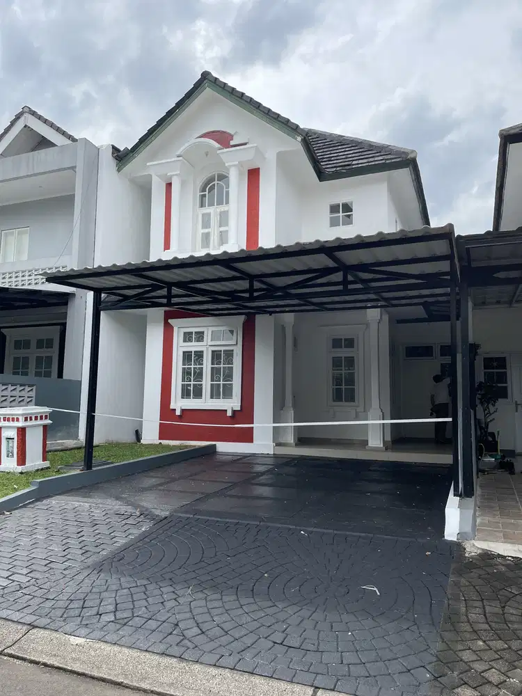 Rumah disain neo klasik dan Siap huni di Kota Wisata