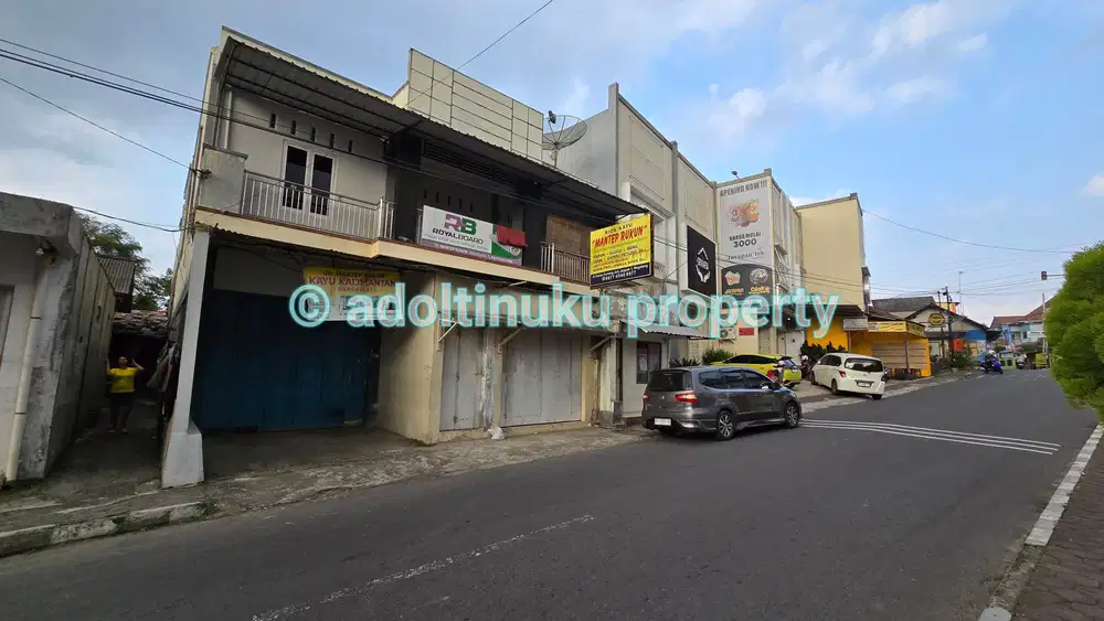 Rumah strategis 2 lantai, tepi jalan utama, kota magelang