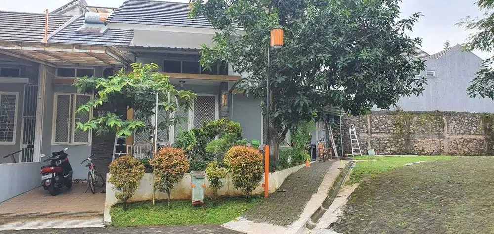 RUMAH MEWAH POSISI HOOK DI DAERAH GRAFIKA BANYUMANIK SEMARANG