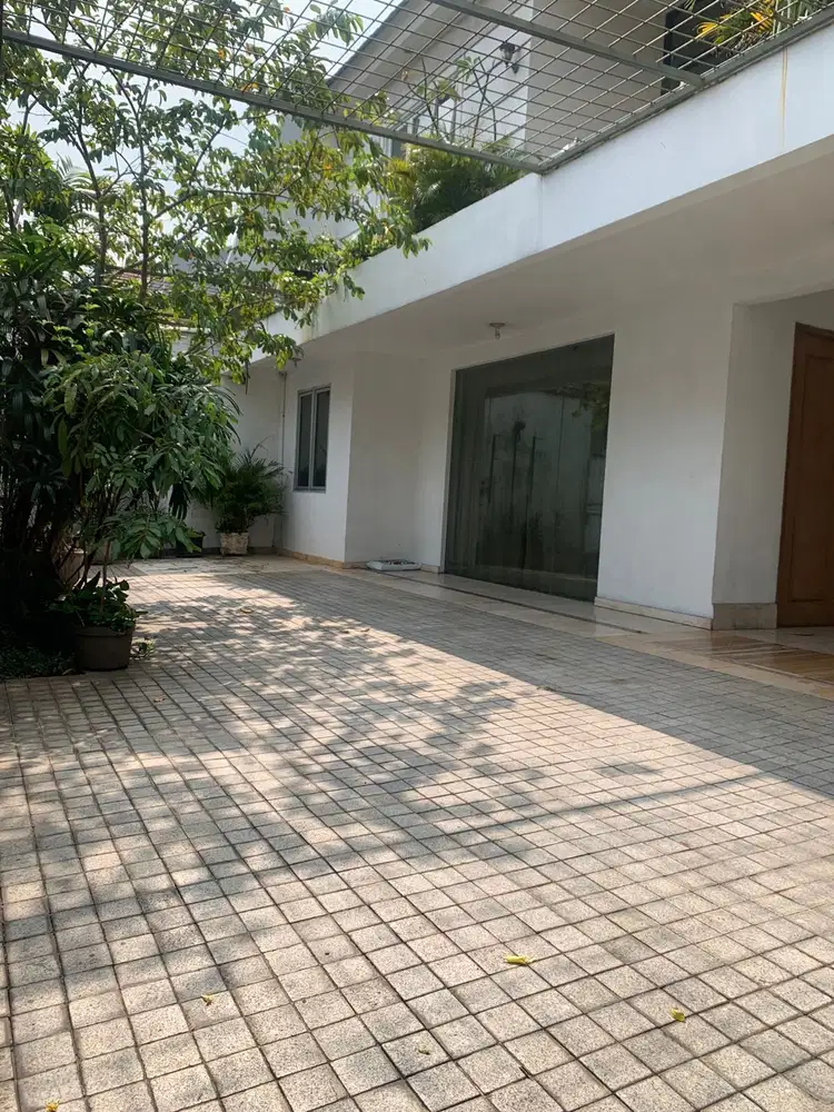 Disewakan Rumah Fully Furnished di Menteng