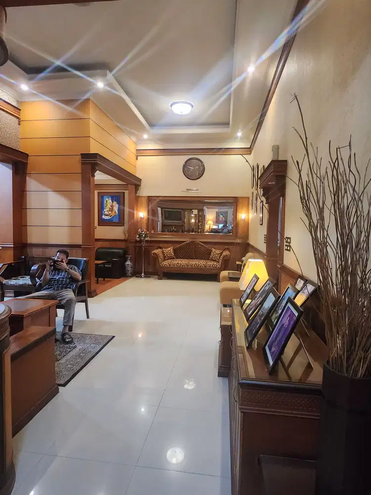 Rumah mewah lengkap dg isi tengah kota Pekanbaru