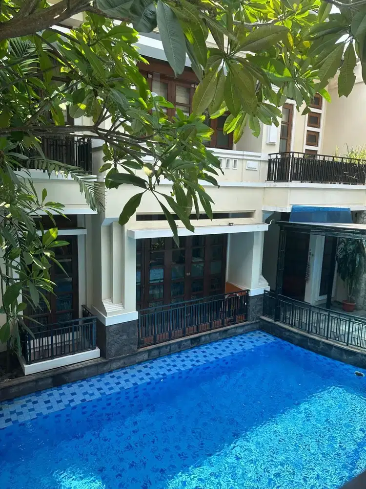 FOR RENT 2 STORY COMPOUND HOUSE AT COKROAMINOTO, MENTENG