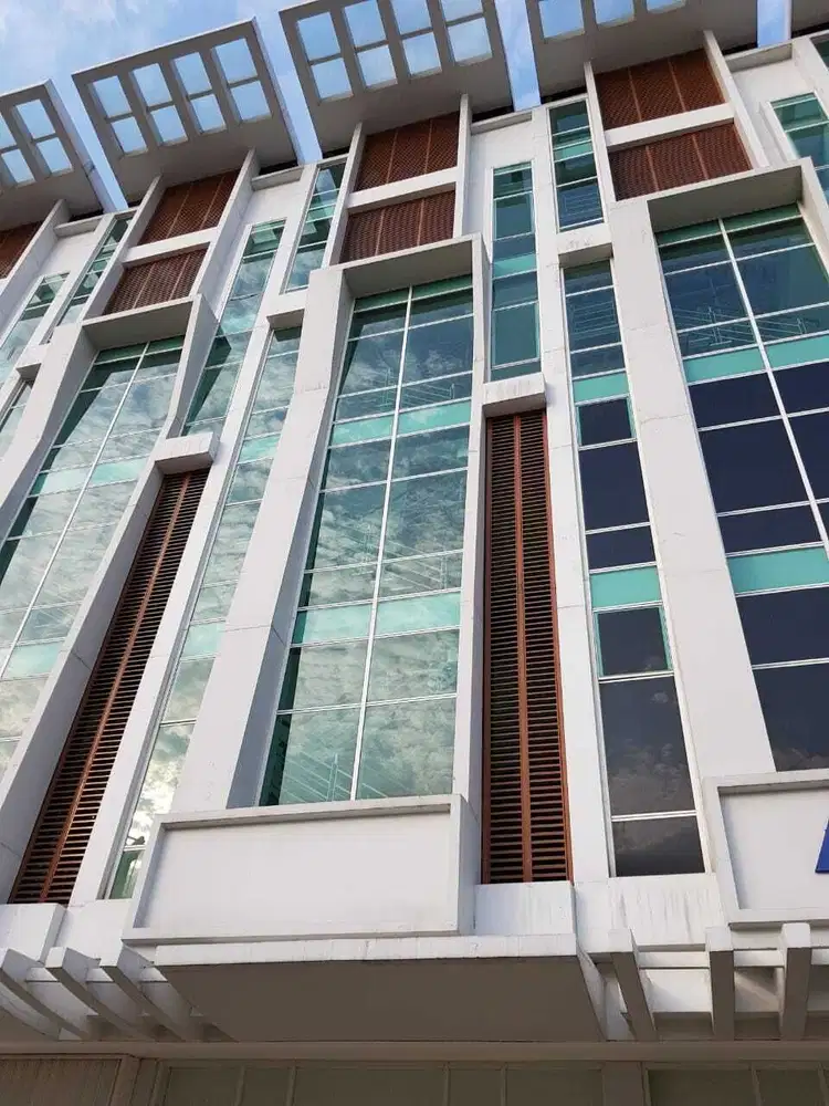 Dijual ruko murah dengan private lift