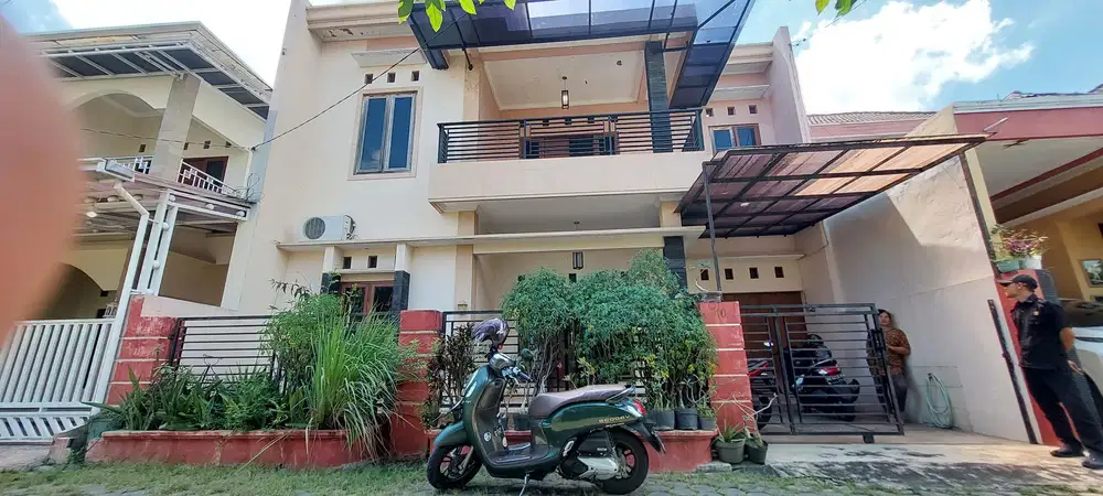 Rumah Bagus 250m2 di Perum One Gates Sistem Sumber, Solo