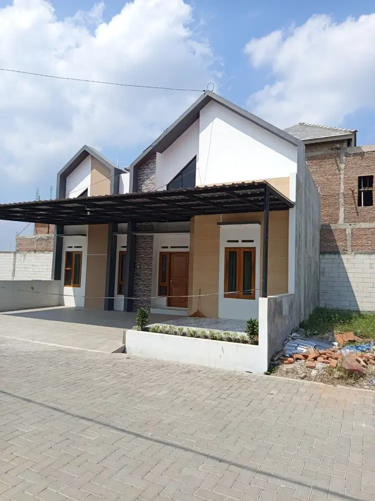 RUMAH 1 LANTAI DI SOLO BARU DEKAT RS INDRIYATI PAKUWON MALL