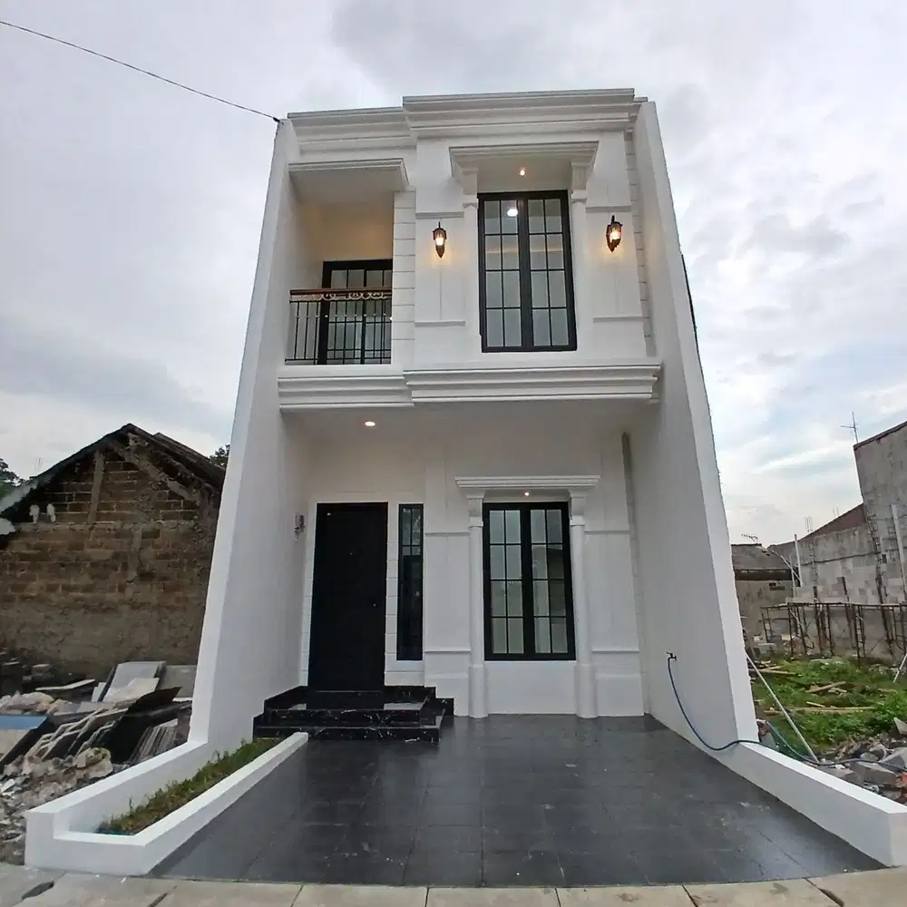 SIAP AKAD Rumah 2 Lantai Konsep Klasik Diapit Stasiun Depok