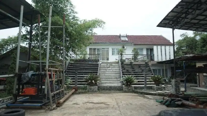 RUMAH STRATEGIS di SOREANG,BISA unt KANTOR, 2 mnt dr Jl Raya.