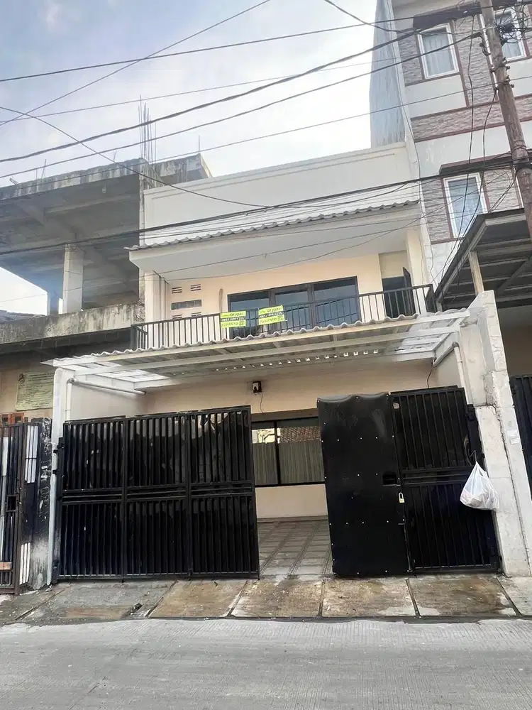 Rumah 2 lantai di Tomang, Jakarta barat, Semi Furnis, Keren